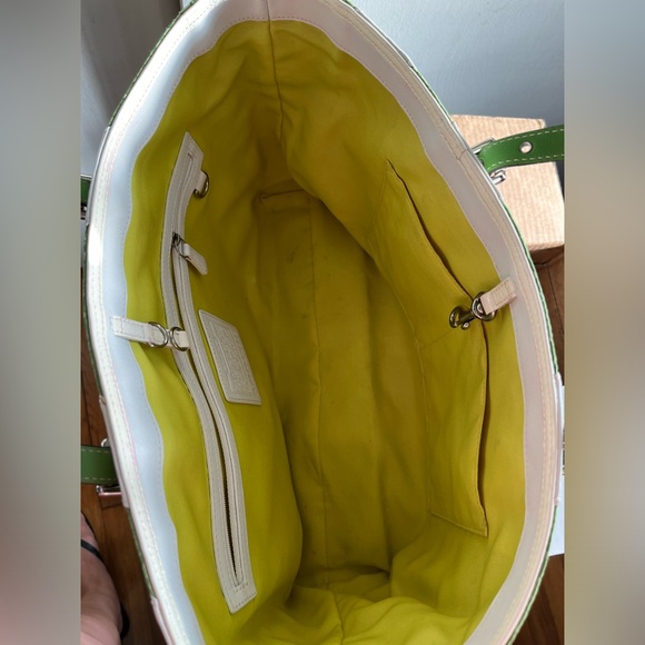 Good condition Coach green zebra print tote - Picture 2 of 12